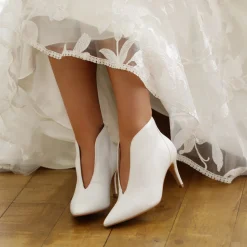 Perfect Bridal Zara Elfenbeinfarbene Lederstiefel mit spitzer V-Zehe für die Hochzeit* Hochzeitsschuhe | Schuhe Mit Mittlerem Absatz
