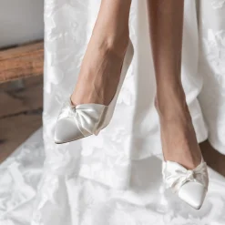 Rainbow Club Arabella Elfenbein Satin Asymmetrische Schleife Mittlere Ferse Gericht Schuhe* Hochzeitsschuhe | Schuhe Mit Mittlerem Absatz