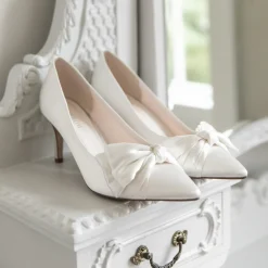 Rainbow Club Arabella Elfenbein Satin Asymmetrische Schleife Mittlere Ferse Gericht Schuhe* Hochzeitsschuhe | Schuhe Mit Mittlerem Absatz