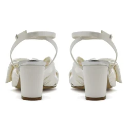 Rainbow Club Arabella Elfenbeinfarbene Satin Sandalen mit asymmetrischer Schleife und Blockabsatz* Hochzeitsschuhe | Schuhe Mit Mittlerem Absatz