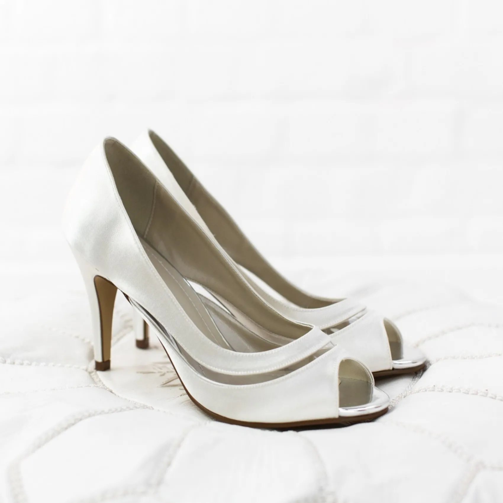 Rainbow Club Eloisa Färbbarer elfenbeinfarbener Satin und PVC Peep Toes* Hochzeitsschuhe | Hochhackige Schuhe