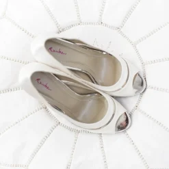 Rainbow Club Eloisa Färbbarer elfenbeinfarbener Satin und PVC Peep Toes* Hochzeitsschuhe | Hochhackige Schuhe