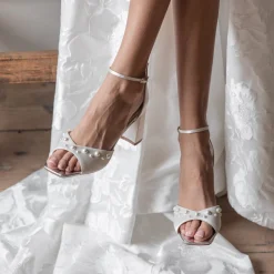 Rainbow Club Maya Mid Ivory Satin Perlen Blockabsatz Quadratische Zehensandalen* Schuhe Für Hochzeitsgäste | Schuhe Für Brautjungfern