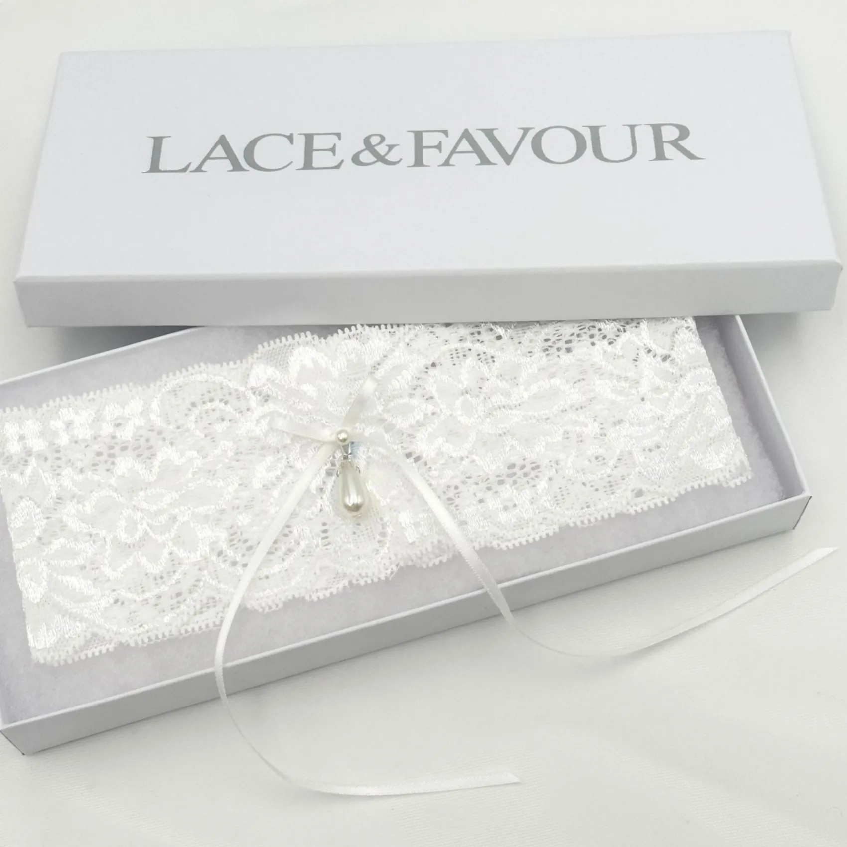 Boudoir Couture Reinheit Elfenbein Zarte Spitze Hochzeit Strumpfband mit Perle Droplet* Geschenke Für Die Braut | Strumpfbänder Für Bräute