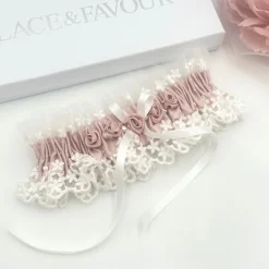 Boudoir Couture Rhapsody Blush Seide und Elfenbein Vintage Spitze Strumpfband mit Rose Detail* Geschenke Für Die Braut | Strumpfbänder Für Bräute