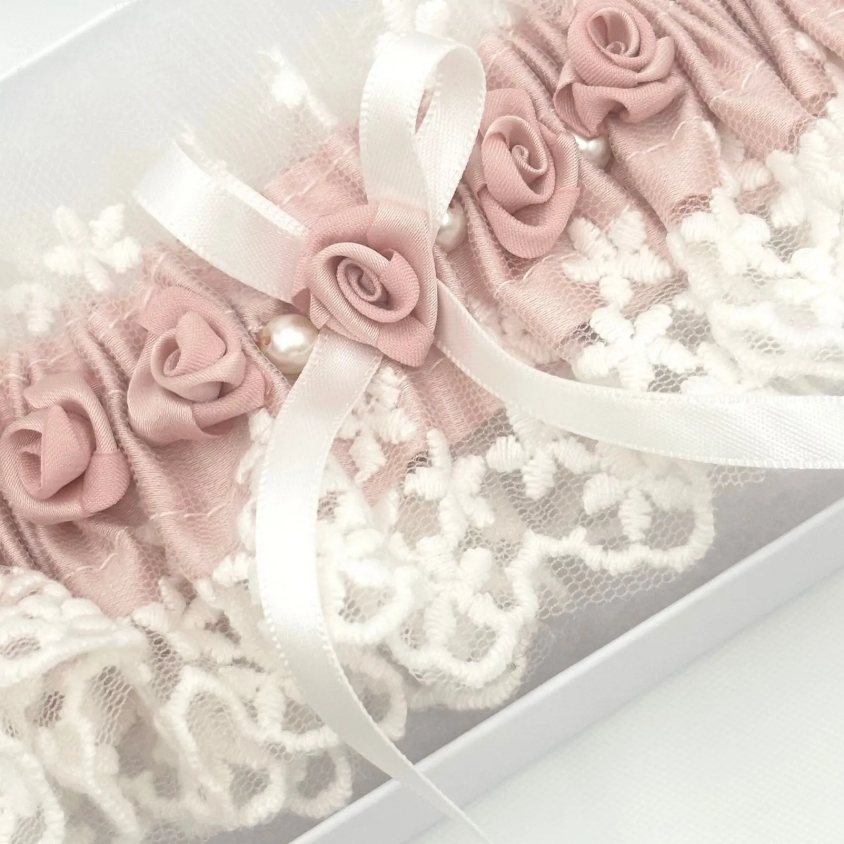 Boudoir Couture Rhapsody Blush Seide und Elfenbein Vintage Spitze Strumpfband mit Rose Detail* Geschenke Für Die Braut | Strumpfbänder Für Bräute