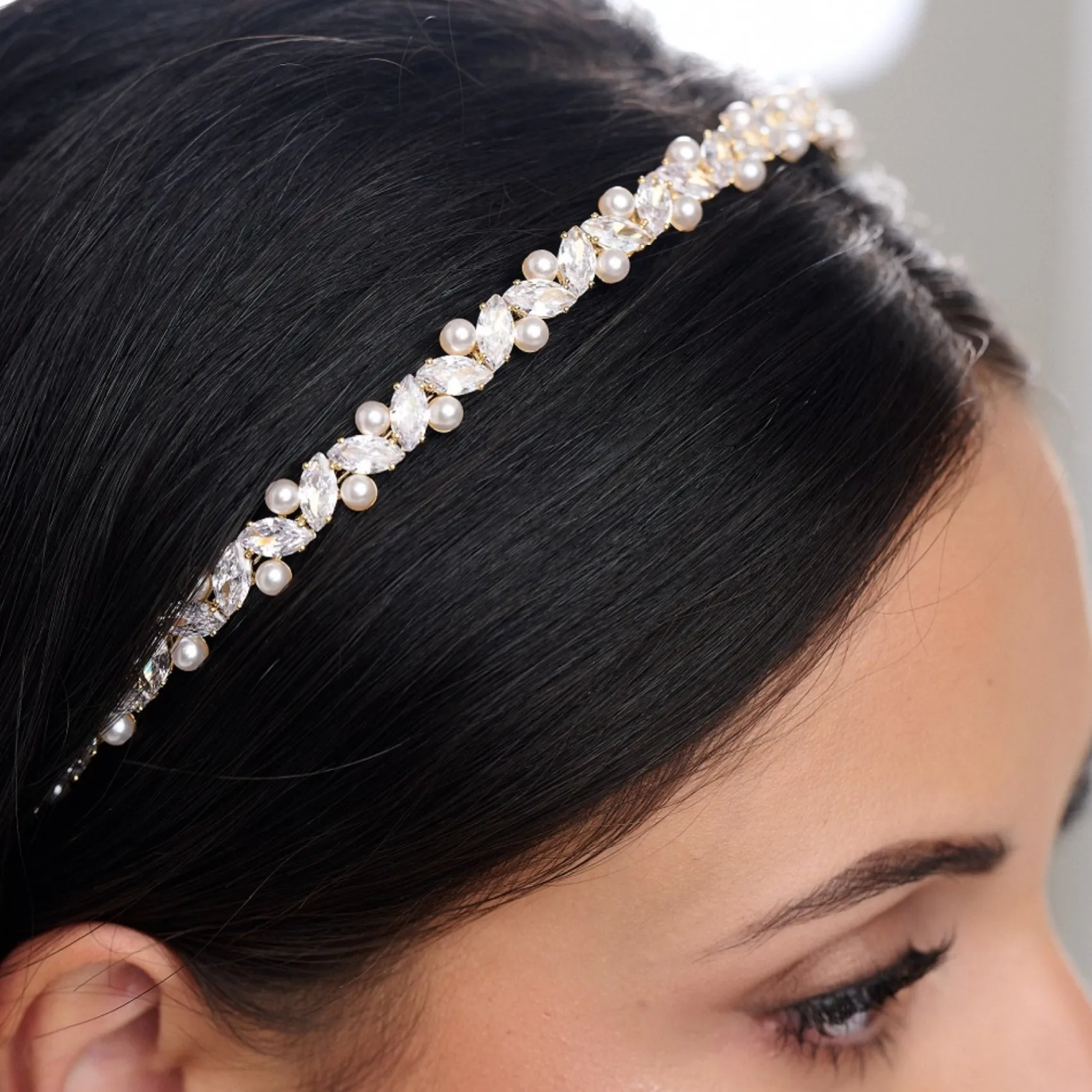 Lace & Favour Rochelle Gold Schmales Stirnband mit Kristall und Perlen* Abschlussball-haarbänder & Tiaras | Perlen-haarschmuck