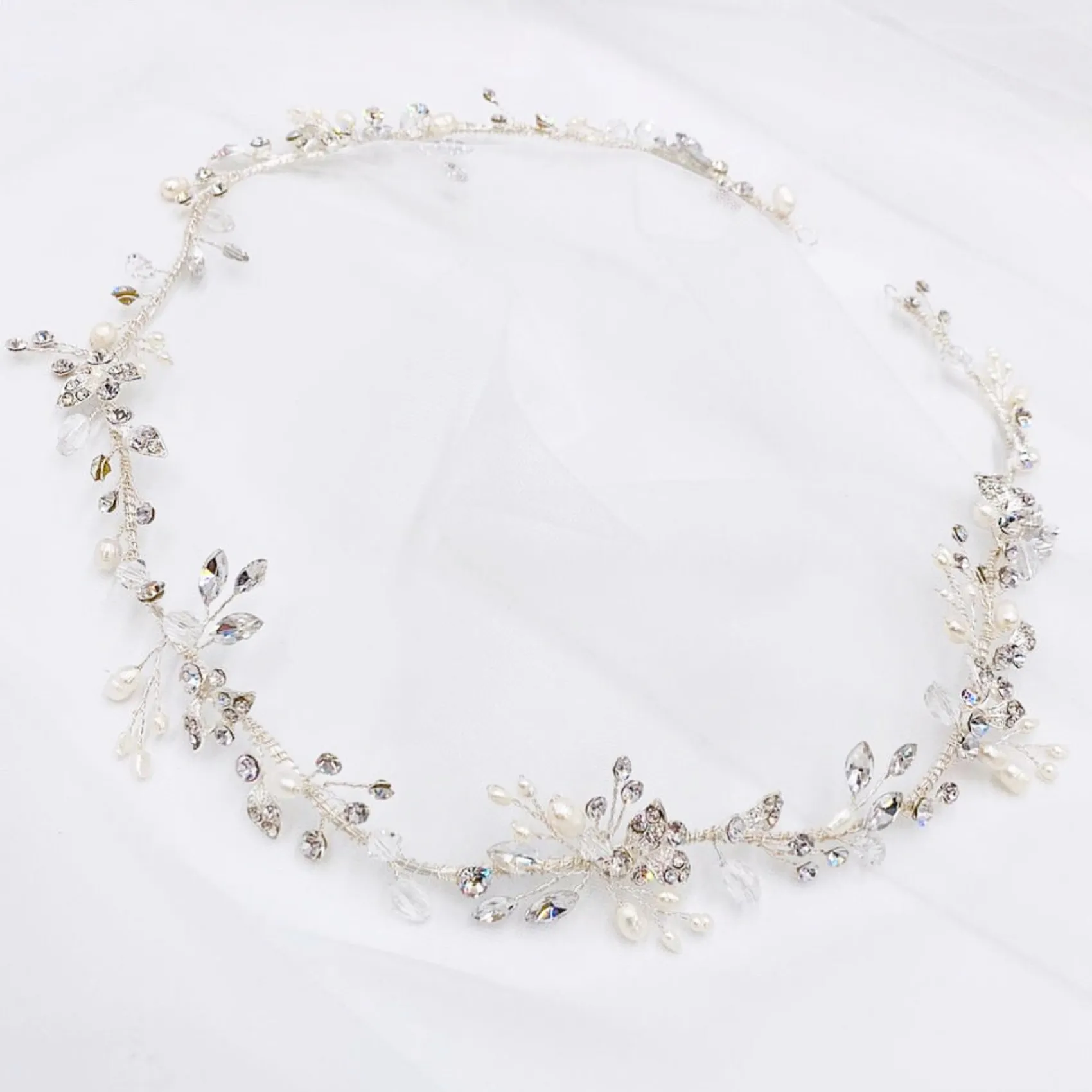Twilight Designs Roxanne Langer Süßwasserperlen- und Kristall-Silber-Haarstrang* Perlen-haarschmuck | Silberne Haar-accessoires