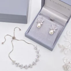 Lace & Favour Sahara Silber Kristallblätter und Tropfenperlen-Ohrringe* Perlen-hochzeitsschmuck | Silberner Hochzeitsschmuck