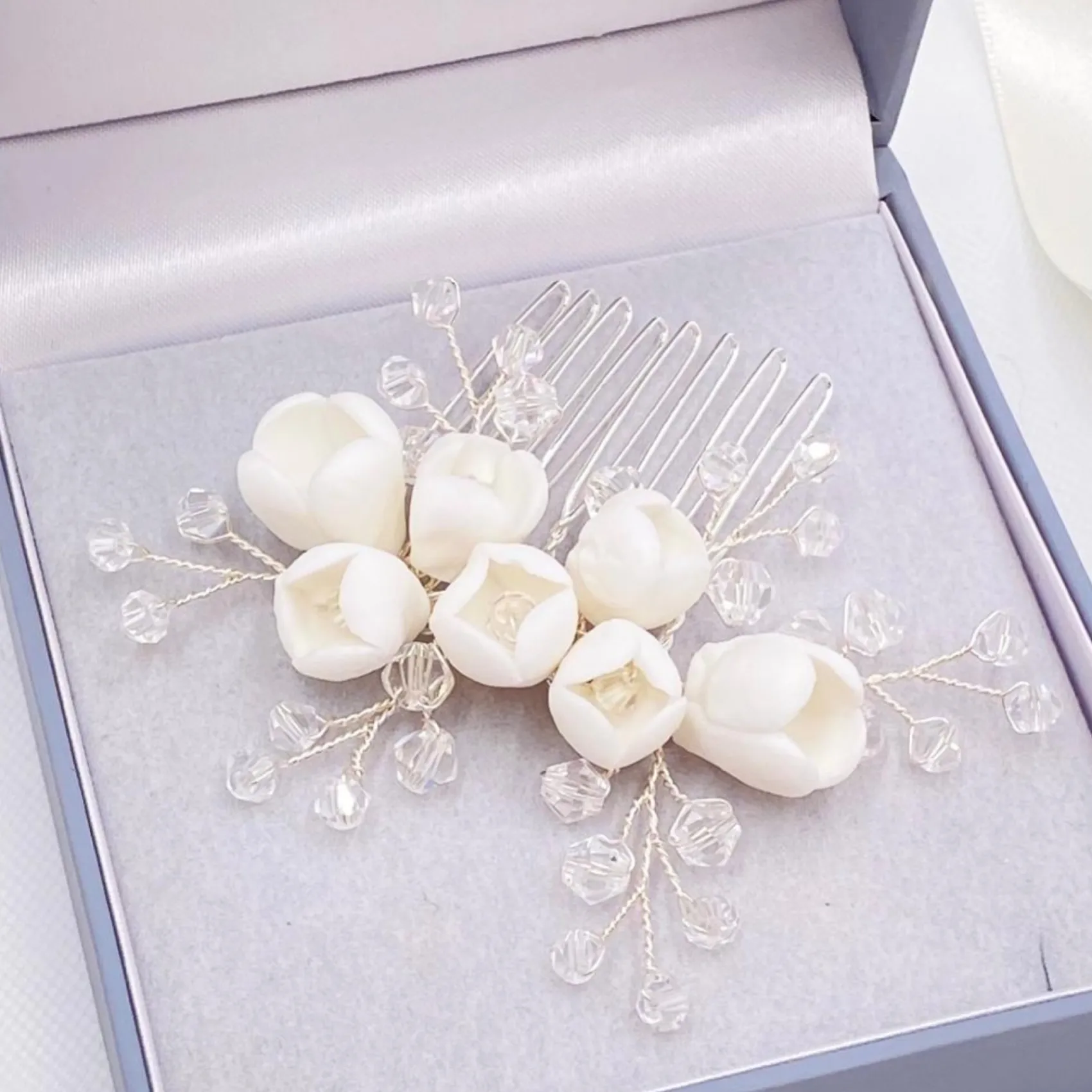 Lace & Favour Schneeglöckchen Porzellan Blumen und Kristall Mini-Haarkamm* Haarschmuck Aus Kristall | Silberne Haar-accessoires