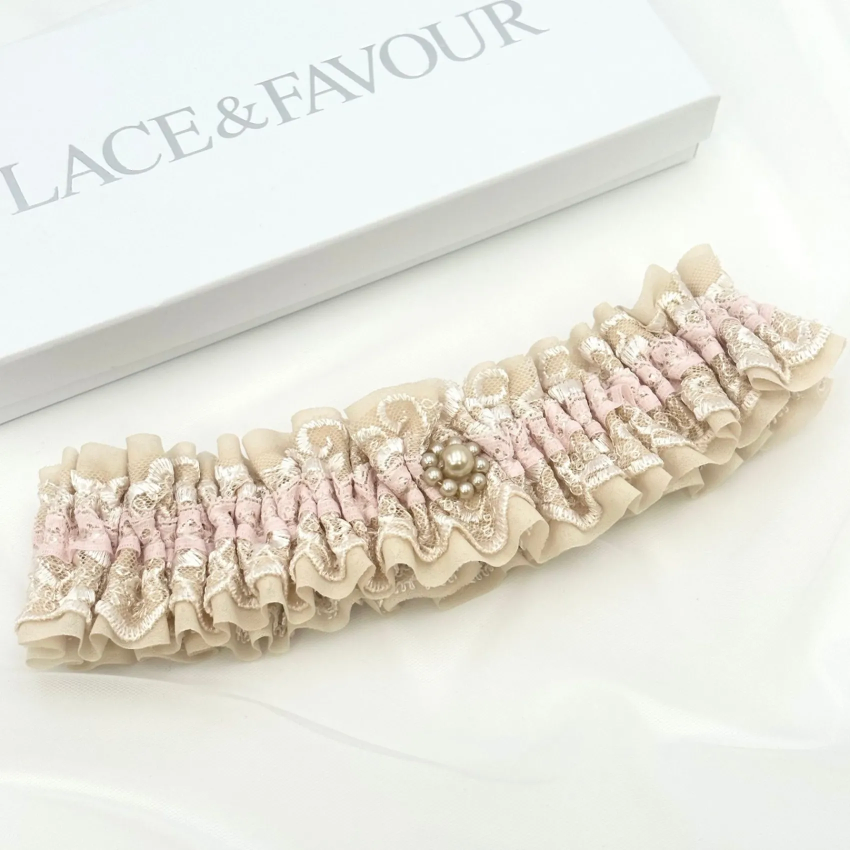 Boudoir Couture Serenity Nude Lace Vintage Hochzeit Strumpfband mit Perlenbesatz* Geschenke Für Die Braut | Strumpfbänder Für Bräute