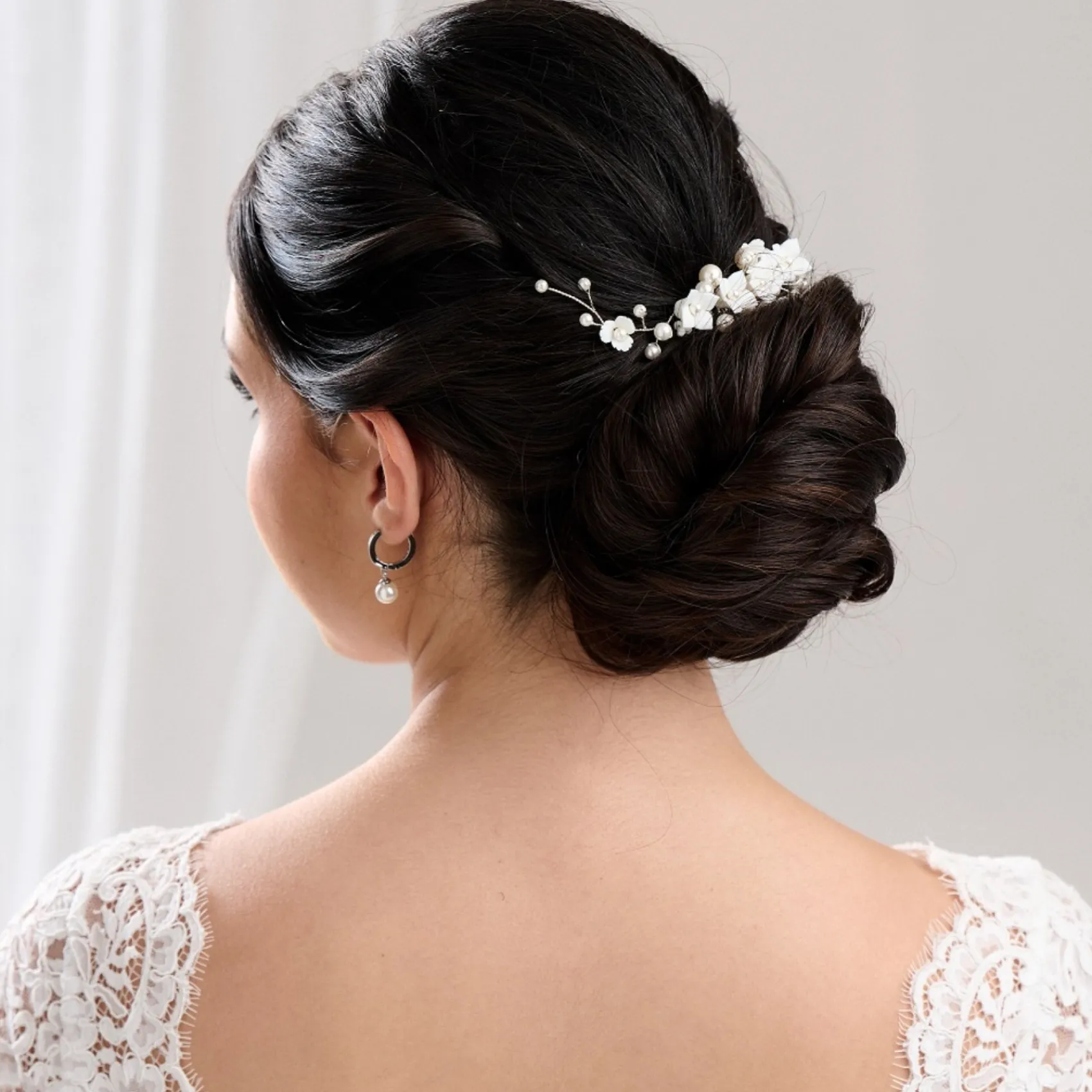 Lace & Favour Skye Porzellan Blumen und Perlen Haarkamm (Silber)* Perlen-haarschmuck | Silberne Haar-accessoires