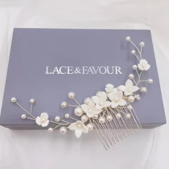 Lace & Favour Skye Porzellan Blumen und Perlen Haarkamm (Silber)* Perlen-haarschmuck | Silberne Haar-accessoires