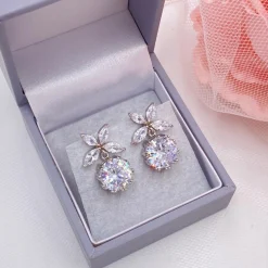 Lace & Favour Solitär Zierliche CZ Kristall Blätter Ohrringe* Silberner Abschlussball-schmuck | Abschlussball-ohrringe
