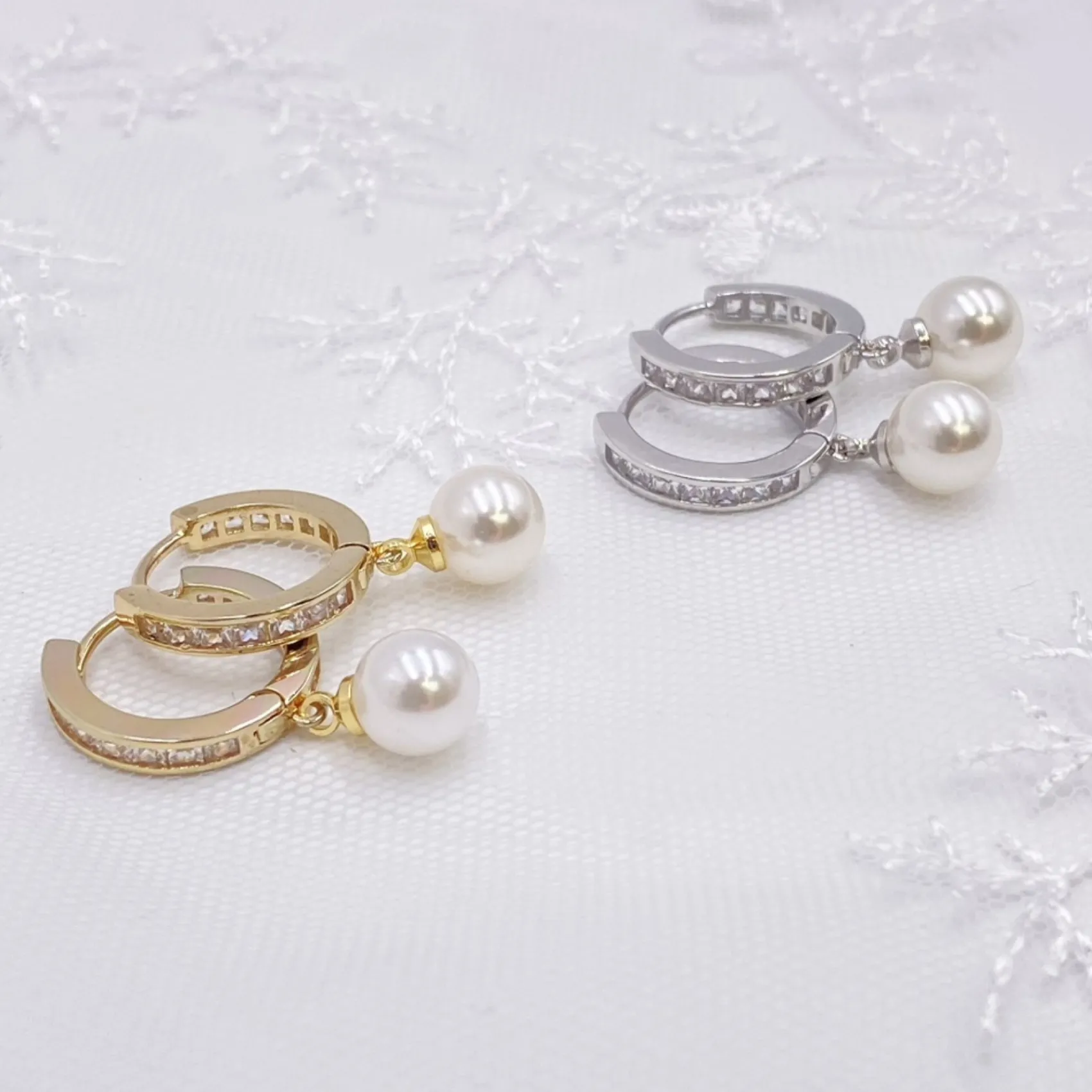 Lace & Favour Tahiti Gold Perlen Tropfen Kristall Huggie Hoop Ohrringe* Geschenke Für Brautjungfern | Geschenke Für Die Braut