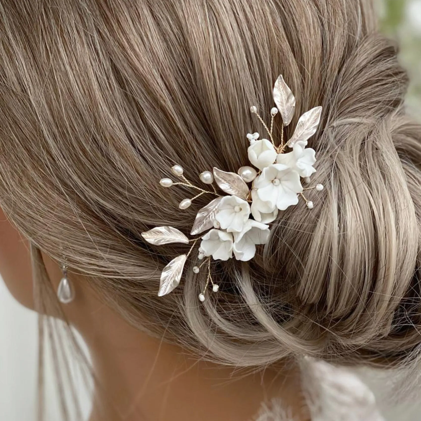 Lace & Favour Tulippa Porzellan Blumen und Champagner Blattgold Haarkamm* Perlen-haarschmuck | Gold-haar-accessoires