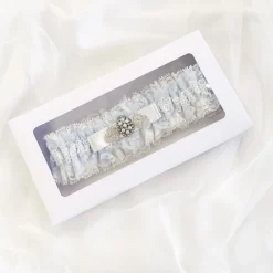 Boudoir Couture Unendliches Strumpfband aus blauer und elfenbeinfarbener Spitze mit kristallbesetzter Schleife* Etwas Blaue Geschenke | Geschenke Für Die Braut