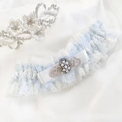 Boudoir Couture Unendliches Strumpfband aus blauer und elfenbeinfarbener Spitze mit kristallbesetzter Schleife* Etwas Blaue Geschenke | Geschenke Für Die Braut