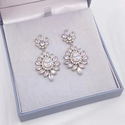 Lace & Favour Valencia Glitzernde Statement-CZ-Kronleuchter-Ohrringe* Silberner Abschlussball-schmuck | Abschlussball-ohrringe