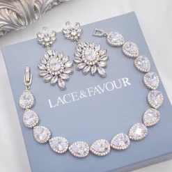 Lace & Favour Valencia Glitzernde Statement-CZ-Kronleuchter-Ohrringe* Silberner Abschlussball-schmuck | Abschlussball-ohrringe