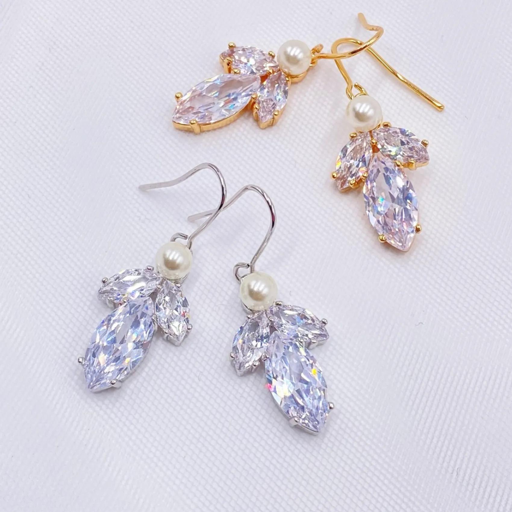 Lace & Favour Vermont Gold Perlen- und Kristalltropfen-Ohrringe* Geschenke Für Die Braut | Gold-hochzeitsschmuck