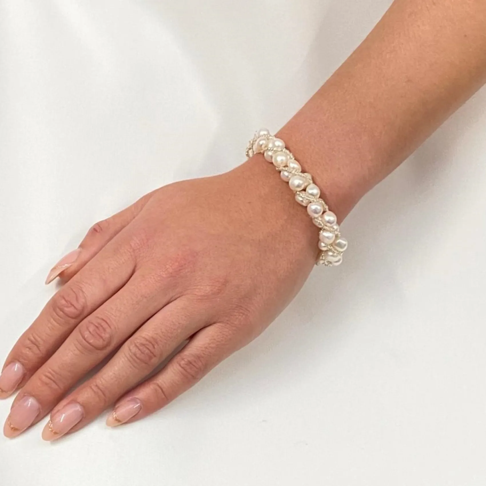 Lace & Favour Viniana Armband aus gedrehten Perlen und Süßwasserperlen* Perlen-hochzeitsschmuck | Silberner Hochzeitsschmuck