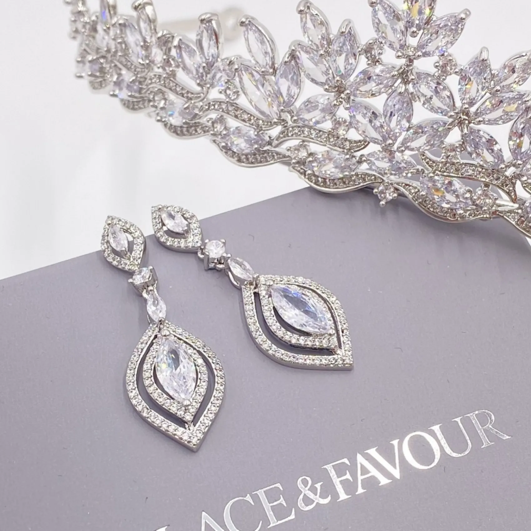 Lace & Favour Wallace Vintage inspirierte Cubic Zirkonia Tropfen Ohrringe* Silberner Abschlussball-schmuck | Abschlussball-ohrringe
