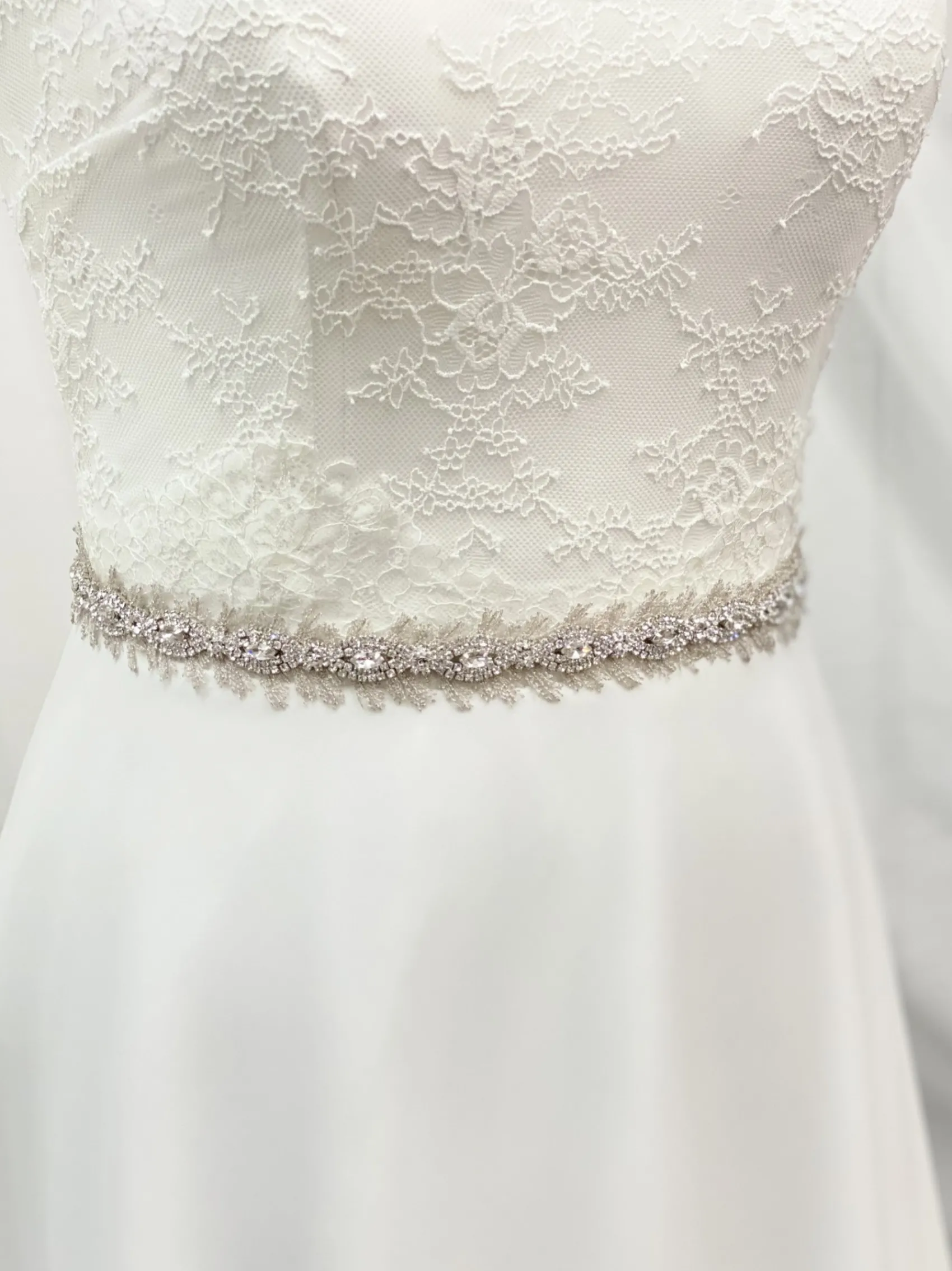 Beads & Beyond Wentworth Vintage inspiriert Kristall und Feder Brautgürtel* Brautkleid Gürtel