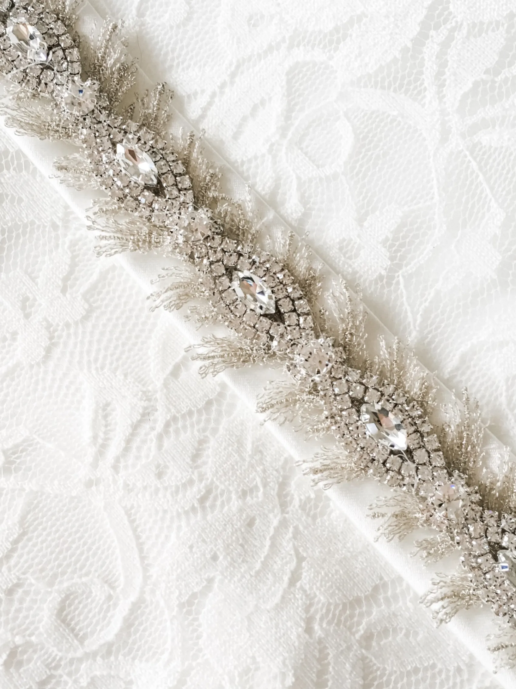 Beads & Beyond Wentworth Vintage inspiriert Kristall und Feder Brautgürtel* Brautkleid Gürtel