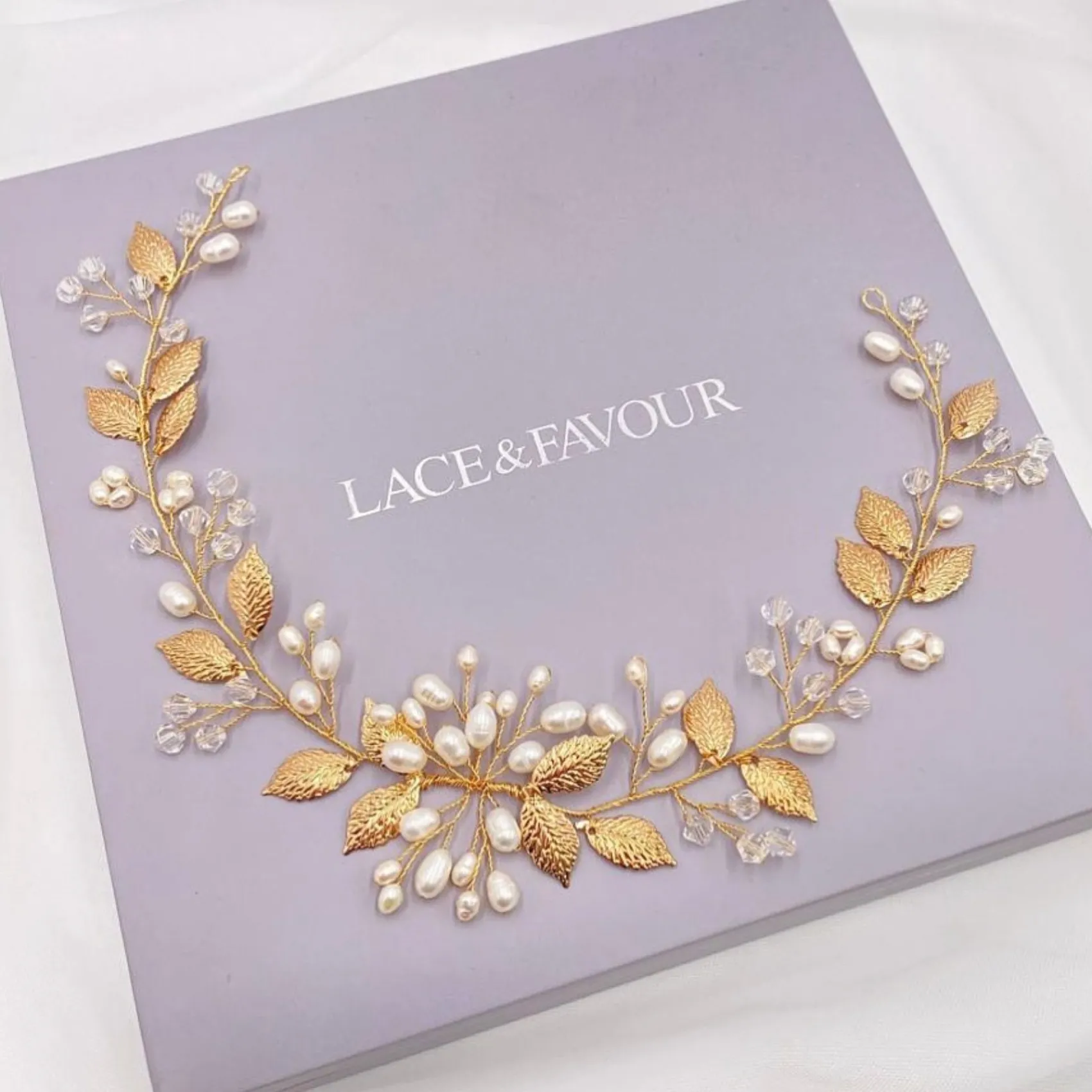 Lace & Favour Woodland Dream Goldene Blätter und Süßwasserperlen Haarstrang* Perlen-haarschmuck | Gold-haar-accessoires
